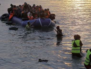 Ασφυκτιούν τα νησιά του Βορείου Αιγαίου - 120 νέες αφίξεις μεταναστών